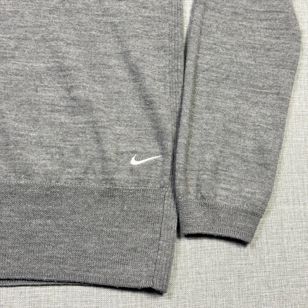 Nike Golf Wool Blend Sweater Women's Medium‎ Gray V-Neck Tight-Knit Pullover